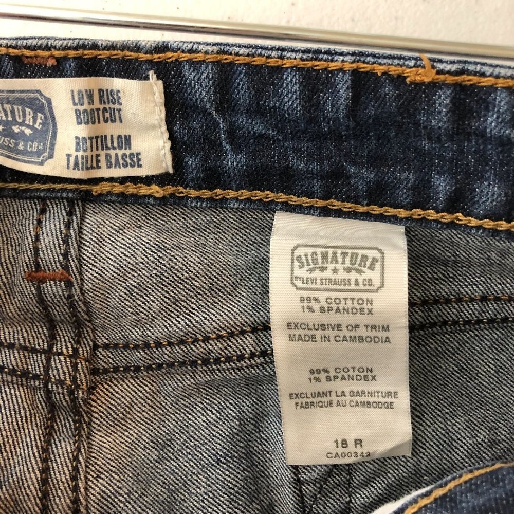 Levi Strauss Signature Womens Jeans Low Rise Boot Cut Dark Wash Stretch 18R - Picture 4 of 4